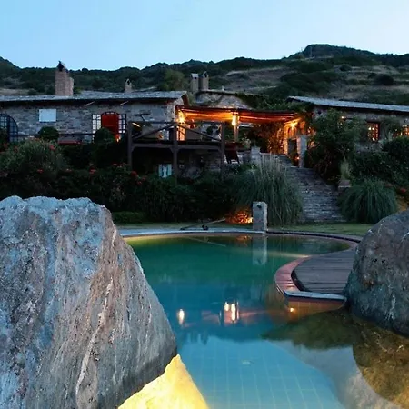 By The Sea, Salt-water Pool, Near Athens Holiday home